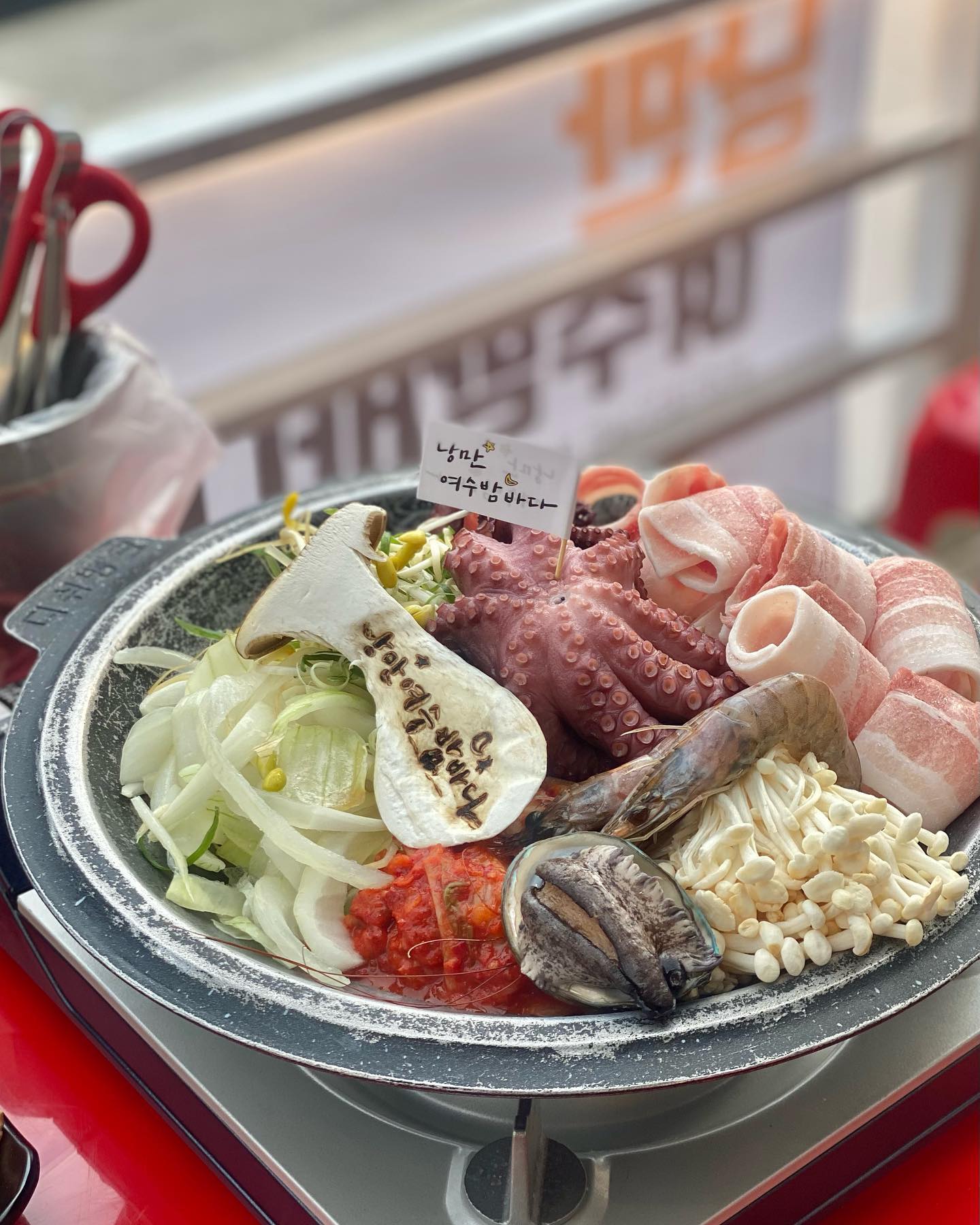 #여행기록 

볶음밥까지 깔끔하게 마무리🤟
#낭만여수밤바다포차 

#여수 #여수여행 #여수맛집추천 #낭만포차 #여수삼합 #여행 #여행스타그램