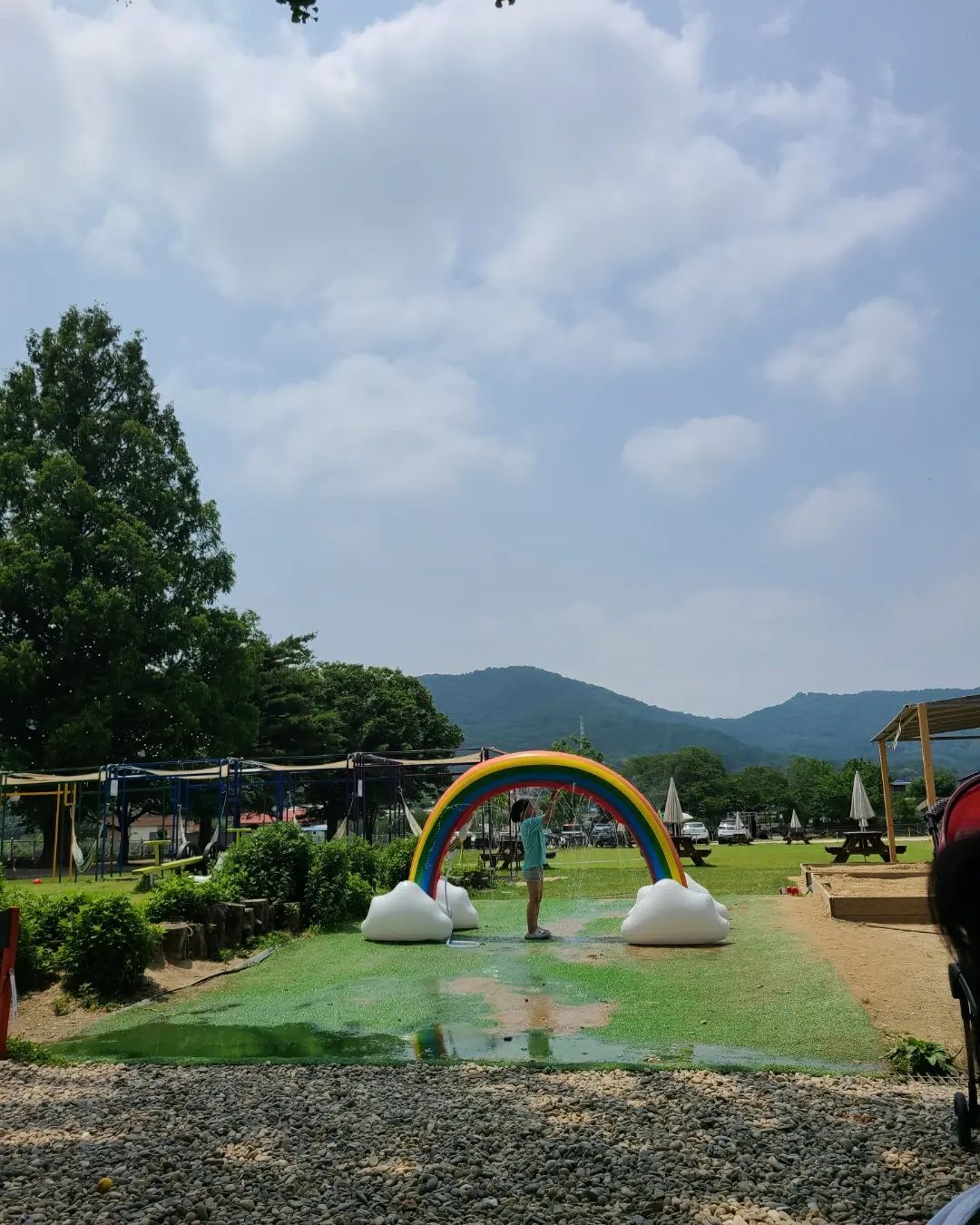 .
유치원째고 청주까지🚗
둘찌에게는 미안하지만
첫찌와 데뚜❤
언니들덕에 동에번쩍 서에번쩍
또만나자요😊🥰
.
.
.
.
.
#청주
#두시간반 
#더플레이그라운드 
#청주카페 
#와이키즈