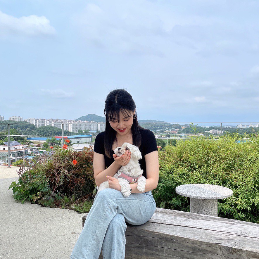 그럼 나도 같이 찍을랭💕
우리집 댕댕이 아님 
sun._me_