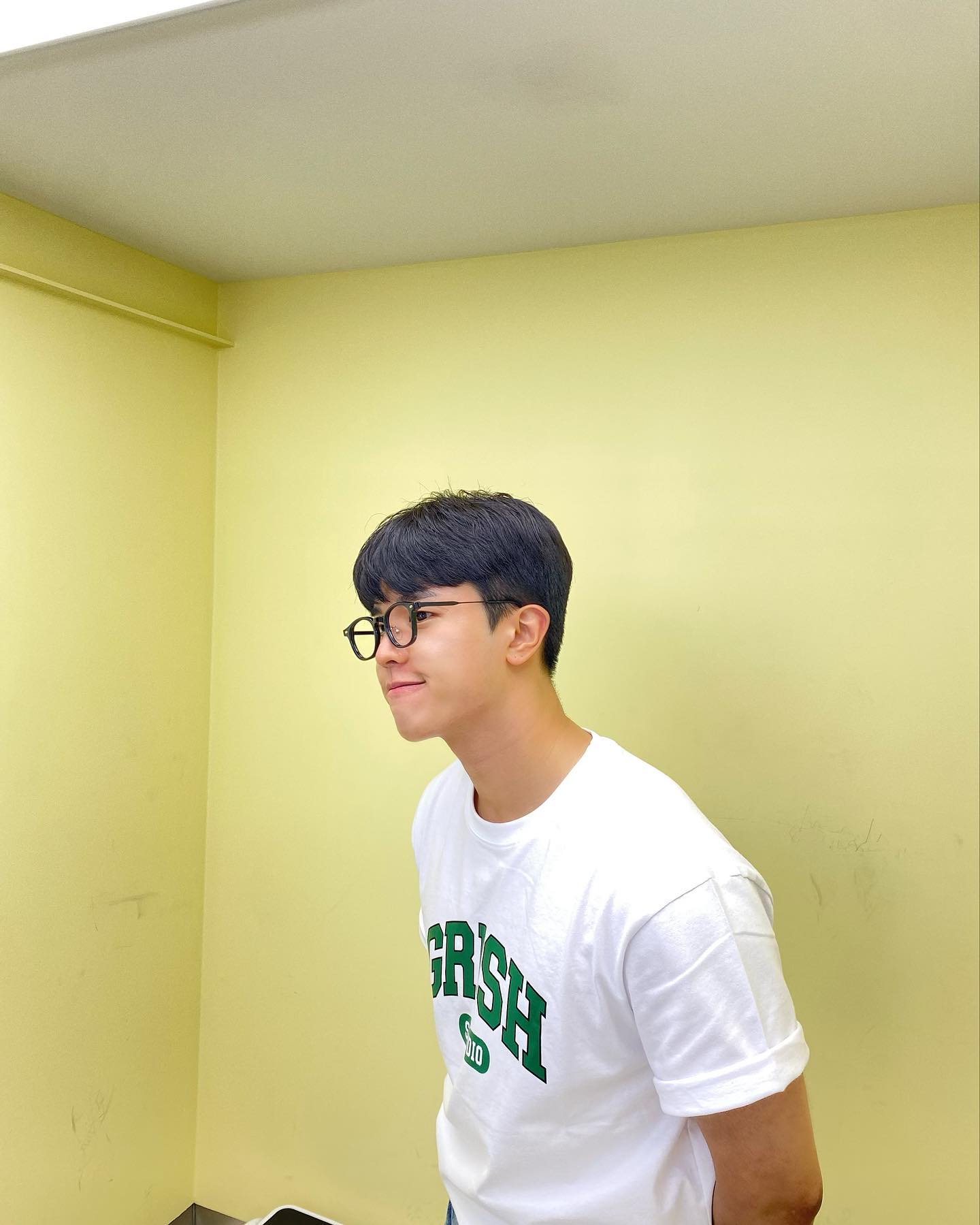 그믐달 사진관 잘나오네 ... 나 쿨톤? 웜톤?
