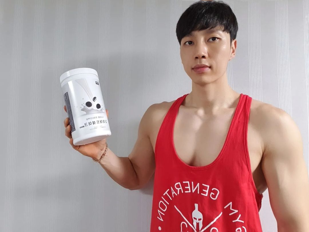 양산PT 석산PT 양산헬스 양산헬스장🇰🇷조선생 on Instagram: “프로틴스토리 운동후 빠짐없이 챙겨 먹는 프로틴! 쿠키앤크림 맛이라 그런지 맛있게 먹을 수 있어요🤩 물 200ml에 프로틴스토리