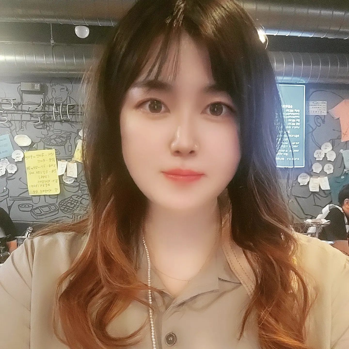 #mybirthday🎂 

7월 3일 오늘은 38번째 내생일~🤟😎😎💕
또 내 생일은 우리 2주년~

내일부터 7월 22일까지
서울시 공무원 교육이 잡혀서
생일 당일인 오늘 지금 난 서울가는 KTX 안!!

생일에 생파를 못해서
금요일, 토요일 이틀 간 
내가 좋아하는 조개구이에 한우 갈비살!!
삼바리 사장님 생일이라고 멍게에 소주 한 병 서비스ㅋㅋㅋ 꺄~~~~💕💕 
사장님 짱🤞🤞❣️

요즘 눈가에 주름이 많이진 듯 해서 징징댔더니
#설화수아이크림 이랑
전부터 가지고 싶었던 #비비안웨스트우드목걸이 
선물 해 준 항상 고마운 내사랑 알라뷰~🥰🥰
고마워 오빠~😘

오랜만에 올리는 일상피드~!!
울님들 잘 지내고 계시죠?
35도를 웃도는 요즘 더위먹지 않게 조심하시고 
항상 행복하세요~💕💕
