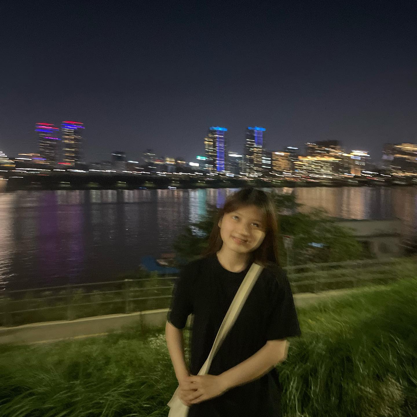 무슨 포즈인지는 모르겠지만🌀