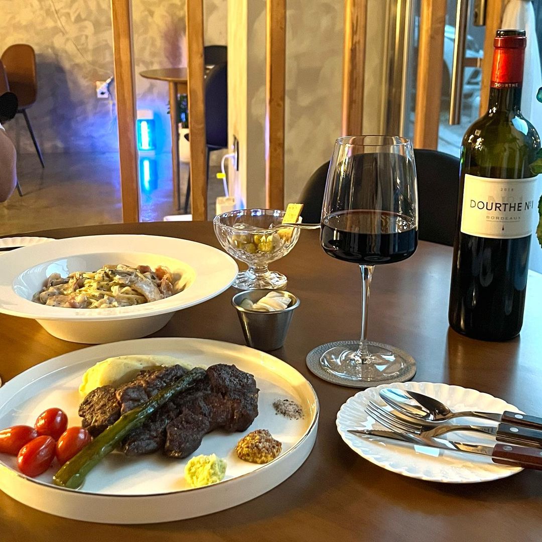 서호빈 (ʜᴏ ʙɪɴ sᴇᴏ) on Instagram: “#협찬 #주도와인 가성비 좋은 와인바 추천!🍷 상봉에 분위기 있는 와인바가 생겼어요! 고급스러운 인테리어라 데이트 코스로 딱ㅎㅎ 차분해