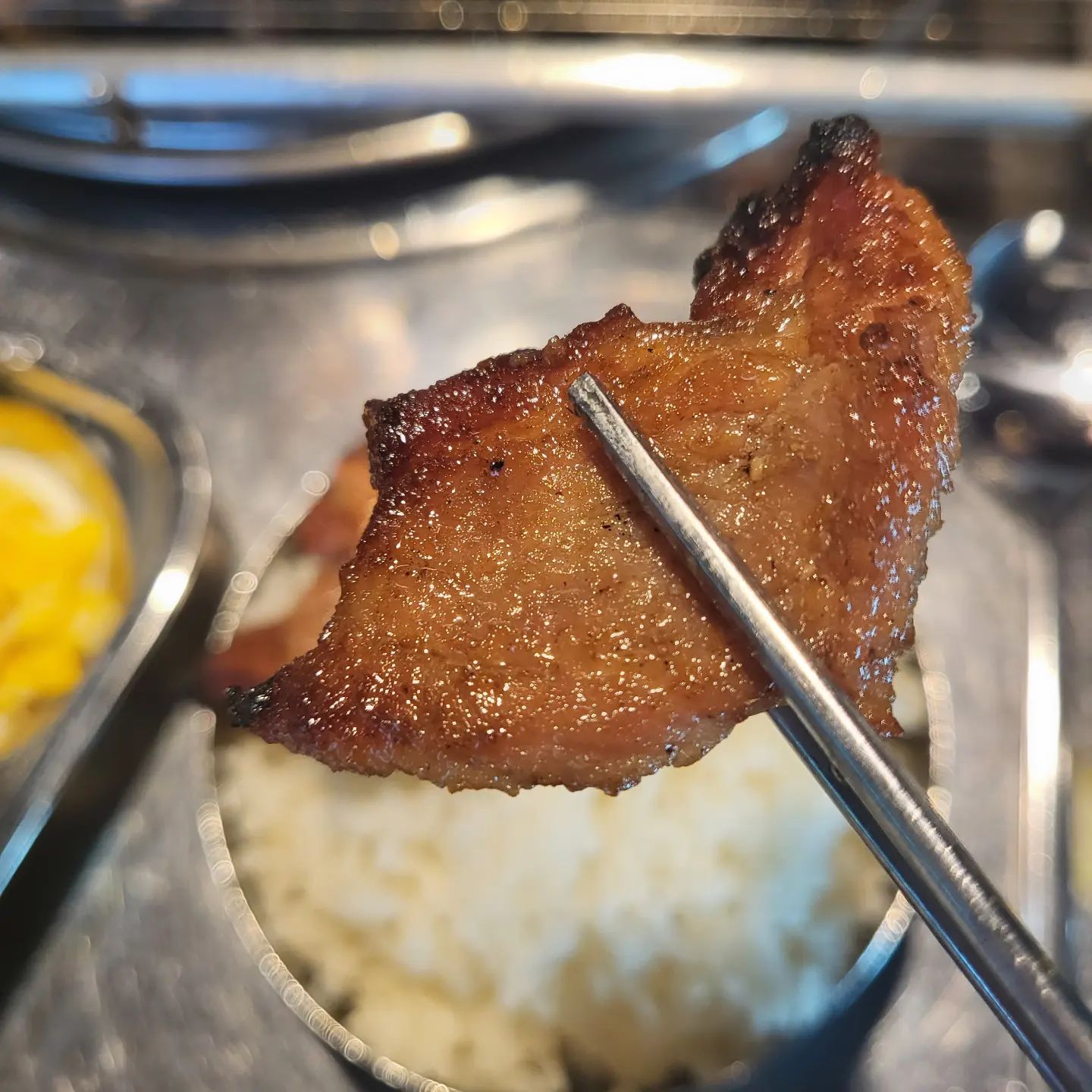.
🍖화로상회 서울대점🍖

갈비,닭갈비,삼겹살,막창,껍데기

무한으로 먹을 수 있는 곳이 있다?

그곳은 바로

#화로상회

성인 1인 기준 16900원에

(2시간제한)

배가 터지도록 먹고 나올수 있답니다😛

저렴하다고 해서 절대

저퀄의 고기가 아니에요!

통통한 막창

두툼한 고기들 보이시나요?

2시간 제한이라 아쉬운데..

하시는분들 계실수 있겠지만

2시간이면 사실 배 터지도록

먹고도 남는시간이에요🤗

신림에서 맛있고 든든한 한끼

하고싶으시다면 화로상회😜

위치➡️서울 관악구 신림로 85 

#맛집 #서울대맛집 #신림맛집  #홍대맛집 #강남맛집 #과자리뷰 #맛집리뷰  #수원맛집 #식도락여행 #맛집스타그램 #리뷰스타그램  #내돈내산 #맞팔 #먹팔 #분식 #한식 #양식 #중식 #일식 #디저트 #카페 #먹스타그램 #좋아요 #팔로우 #충무로맛집