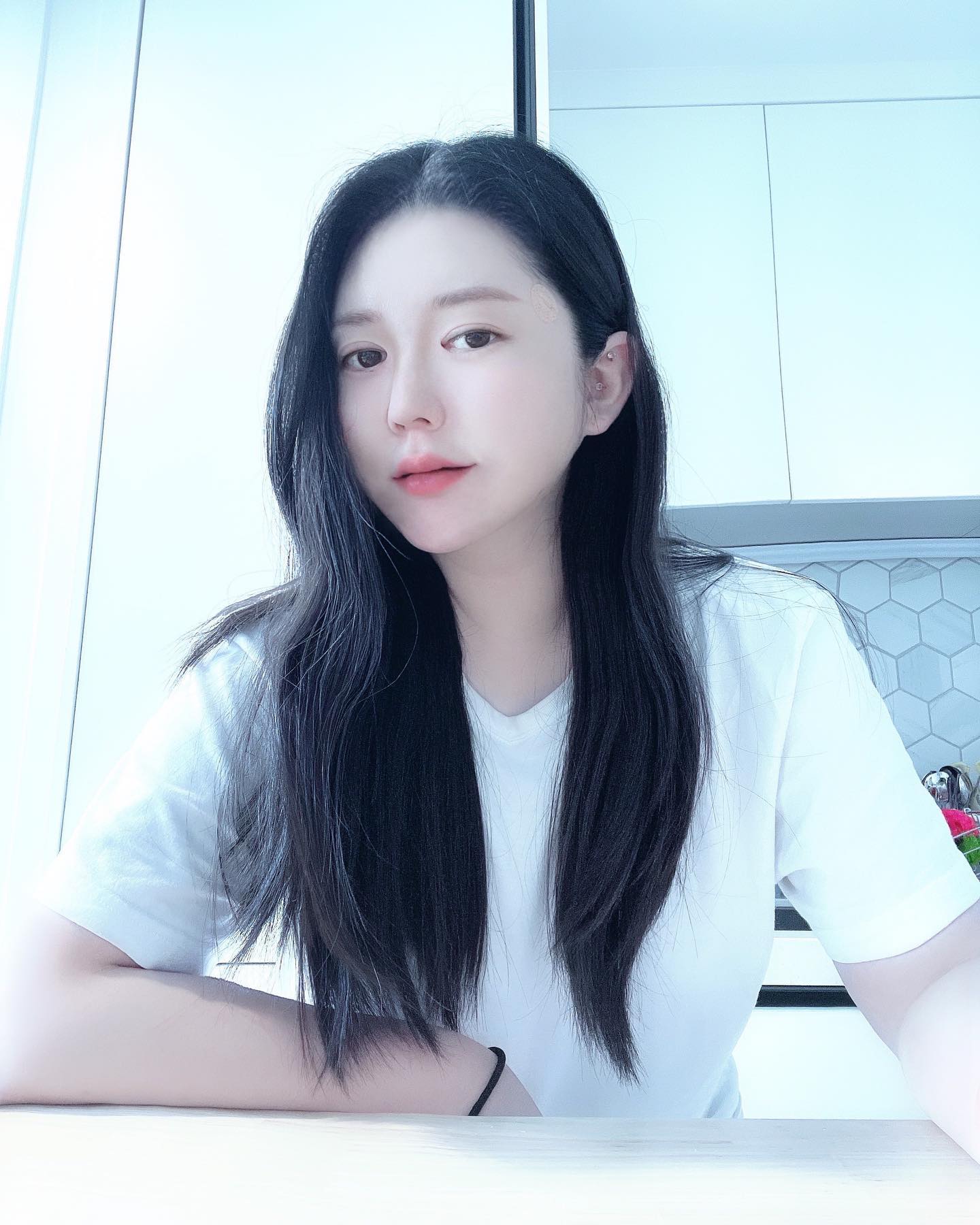 밤새서 눈 다 풀리고 점점 늙어가고 있다😱