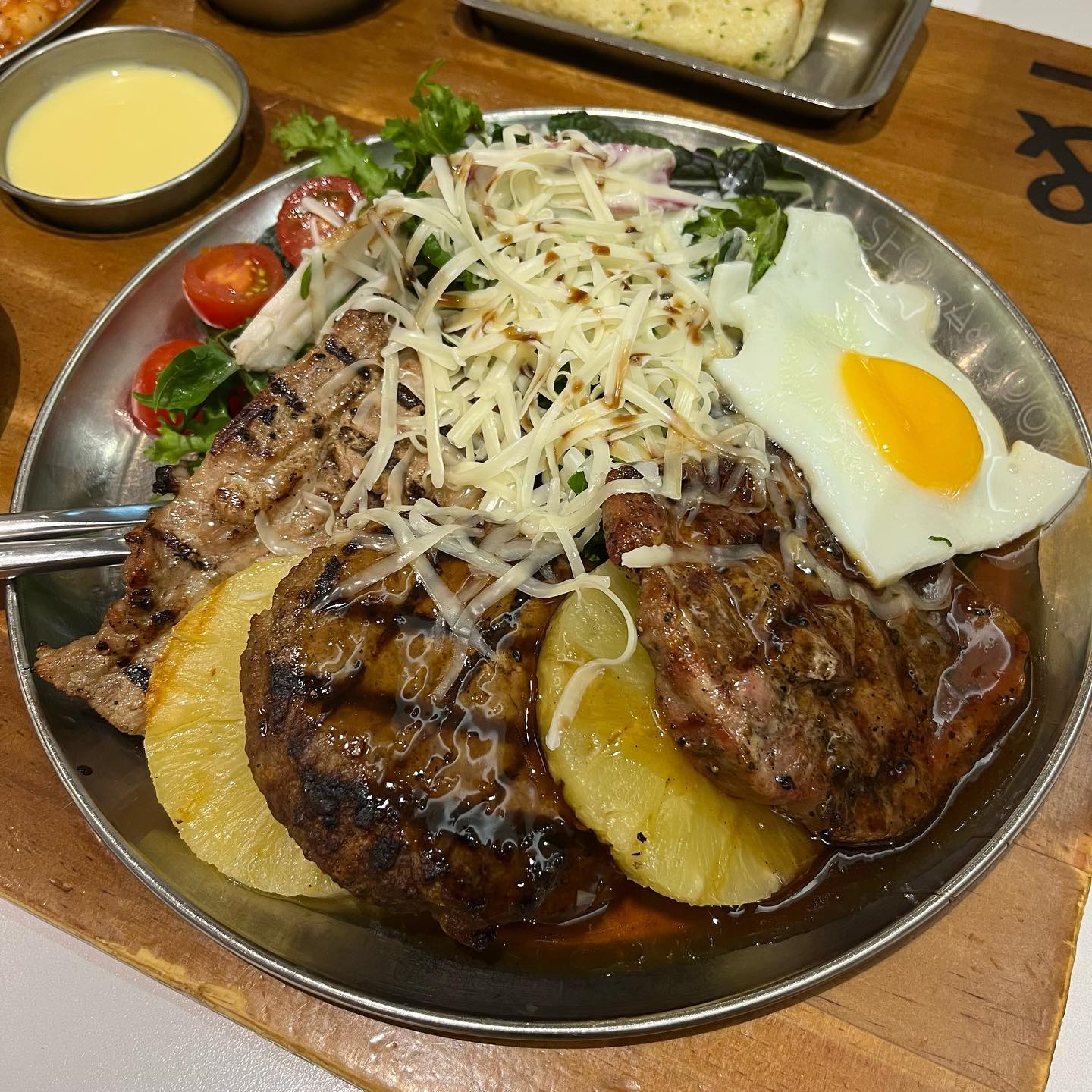 스테이크&리조또 맛집🥩 #서가앤쿡 타임스퀘어점

🌱메뉴
모둠 스테이크 한상(해산물 토마토 리조또)

📍위치
서울 영등포구 영중로 15 타임스퀘어 4F

#모둠스테이크 #모듬한상 #해산물토마토리조또 #타임스퀘어 #
서가앤쿡타임스퀘어 #먹스타 #맛집 #맛집탐방 #먹팔 #맞팔 #선팔맞팔환영 #선팔하면맞팔