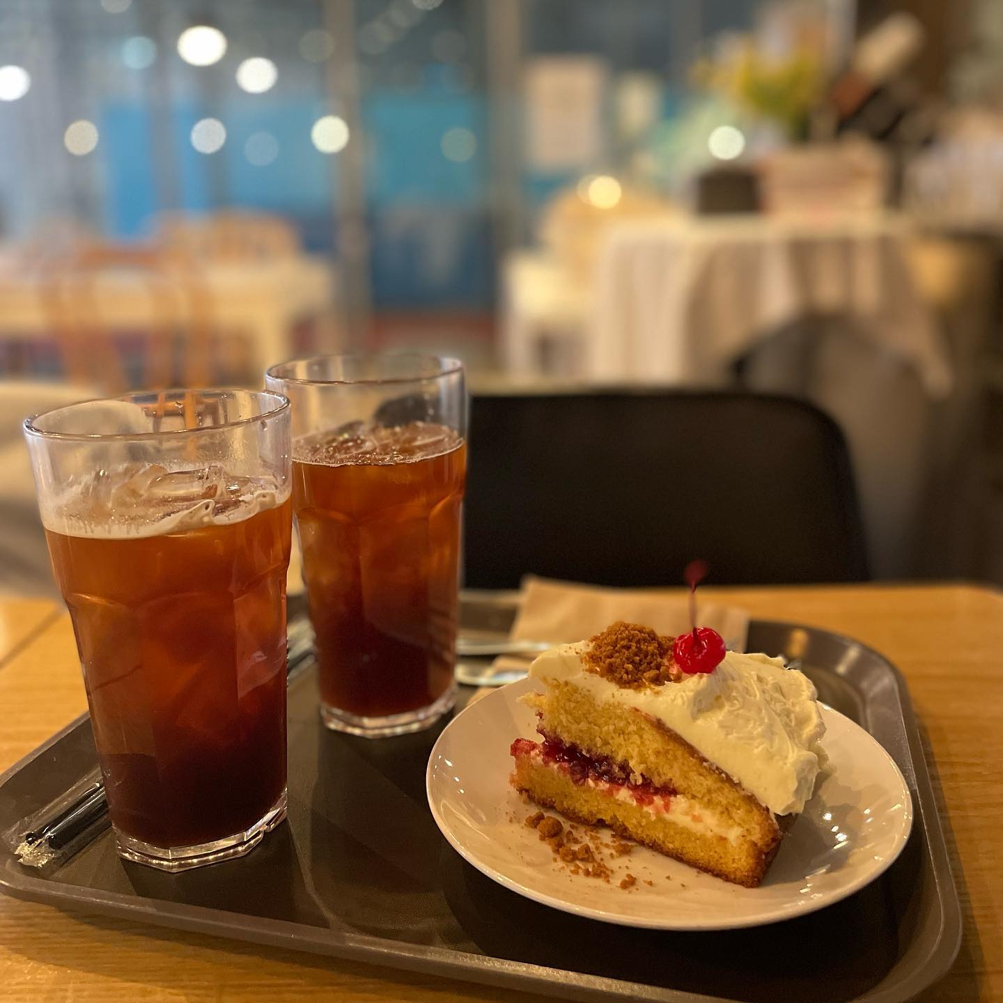 #대학로 #브루클린커피
.
#빅토리아케이크 
크림이 생크림이 아니라 아이싱 느낌이라서 너무 맛있었음 진짜 최고
.
#맛집 #맛스타그램 #맛집추천 #먹스타그램 #먹팔 #먹팔맞팔 #카페 #대학로맛집 #대학로데이트 #대학로카페 #혜화맛집 #혜화카페 #혜화역맛집 #혜화 #암스틸헝그리 #케이크 #디저트 #디저트맛집