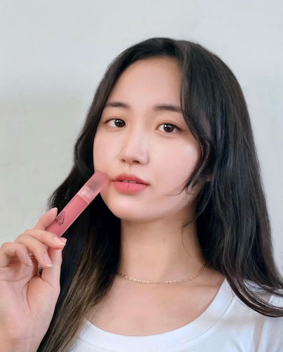 Sohn Hayeong | 손하영 on Instagram: “3CE BLUR WATER TINT🌷 _CHASING ROSE #3ce #상품제공 #협찬 #에이블리 #에이블리뷰어”