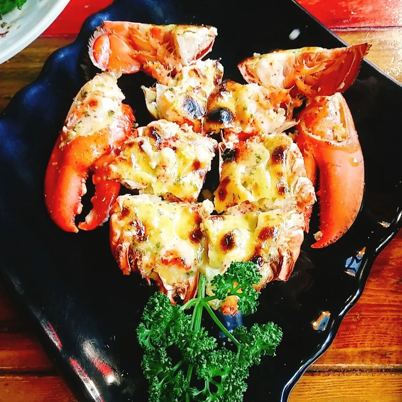 [서울명동 맛집]랍스터 맛집(더식당)

최근에 랍스터가 먹고 싶어서 검색을 해봤는데 회사 근처에 마침 한 집이 있어요!그럼 가야죠~

지금 명동은 코로나전에 비해 사람이 많이 없어서 대부분의 식당들은 줄을 서지 않아도 되요~바로주문~

✔버터구이 통 랍스터+샐러드 파스타
✔물맛 쭈꾸미
✔들깨 버섯 칼국수

드디어 나왔다 내 랍스타야~~
우선 향이 장난아니에요..버터향이 찐하고 크기는 다른 음식과 결들여먹기에 적당한 사이즈에요~편하게 먹이 위해서 잘라져있고 좋아❗~~~~ 

샐러드 :야채는 신선하고 파스타도 들어있고요,소스도 넉넉하게 뿌려져있고 만족합니다 ~

적당한 양으로 나온 불맛 쭈꾸미 부드럽고 약간 매운정도에요

#랍스터맛집 #더식당 #명동맛집 #맛집스타그램 #서울맛집