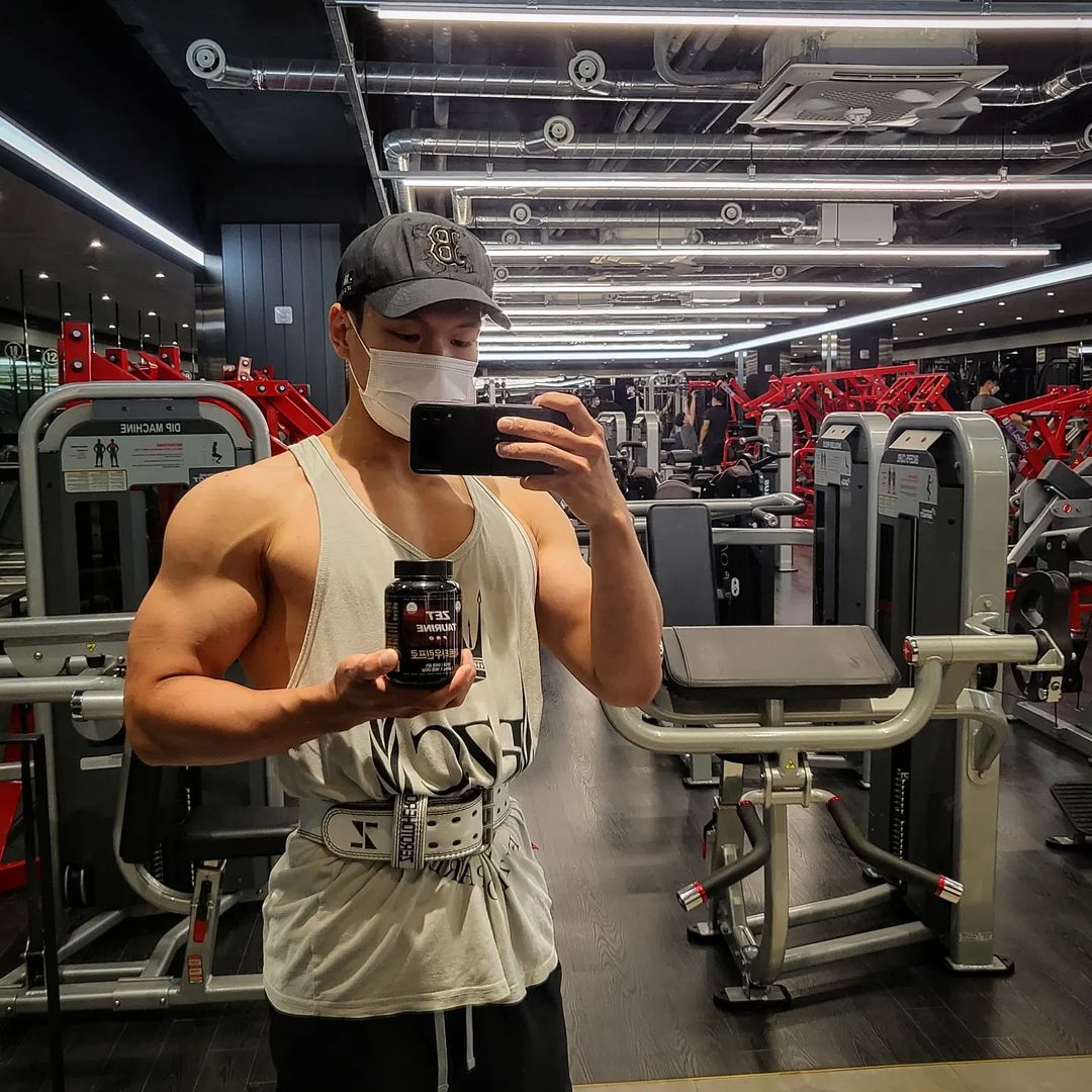 운동하는 요리사👨‍🍳 on Instagram: “#광고 #협찬 대한민국 대표 헬스 쇼핑몰 근육맨 닷컴에서 8년연속 1위를 달리는 제트리션 브랜드에서 #제트타우린프로 를 받았습니다. ✨️하루 2회 1