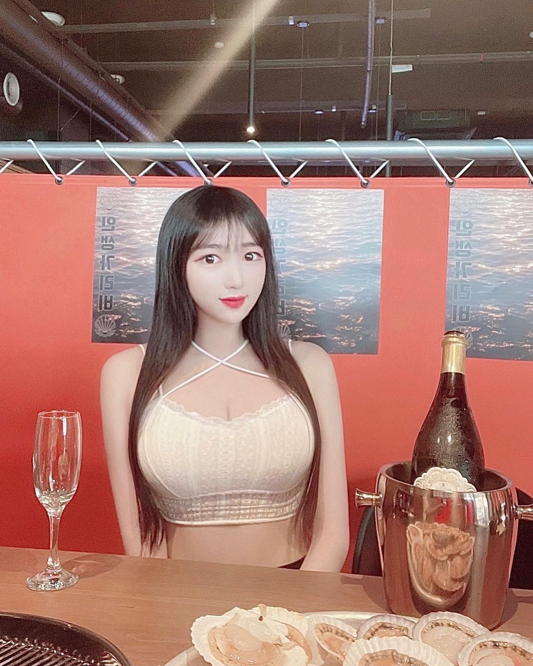 🎀강지수🎀 on Instagram: “가리비 입에서 녹는댜 ㅜㅜ 내 인생맛찝,, 샴페인도 넘 마시땨 꼭 다들 가보세여 바다 안 가두 됨 포토존 짱🤍 #인생가리비 #파도수산 #가리비맛집 #해산물맛
