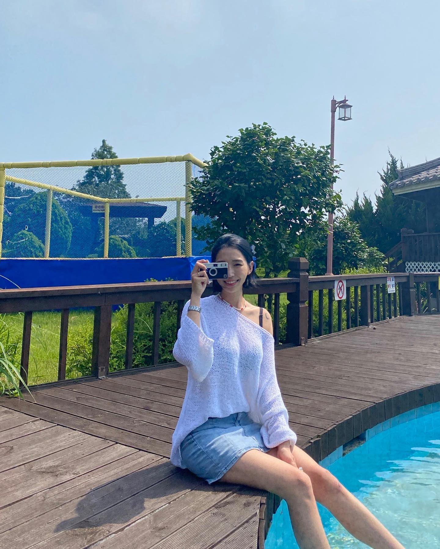 #협찬
.
요즘 놀러 나갈때 필수템 필름카메라!
필름 한컷에 두장 촬영할 수 있는 하프카메라 겟🫣
.
신나게 찍다보면 금방 한통 다 쓰는데!
하프카메라는 걱정없이 막 찍어도 남는다구요!
.
구매는 코닥몰 인스타 프로필 링크🤟🏻
.
.
#코닥 #카메라 #하프카메라 #필름카메라 #다회용카메라 #20대 #kodak #h35 #코닥h35 #코닥필름카메라 #코닥필름 #코닥공식몰 #필름 #레트로 #halfcamera #kodakh35 #코닥카메라 #필카 #코닥하프카메라 #아날로그감성