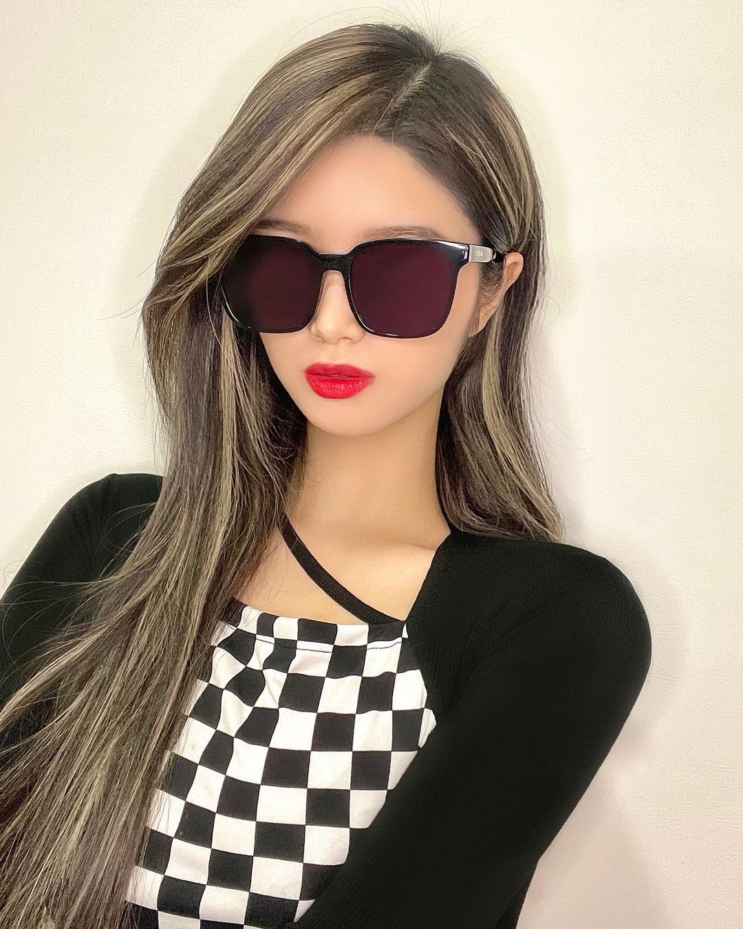 이희아 on Instagram: “#협찬 @rieti_eyewear 🕶ANIMA RT 4029 🕶 이번 여름 필수템 눈부신 자외선 차단에 딱 좋은 리에티 선글라스에요 ෆ̈ 선글라스가 무척 가벼워 착용하기 좋았어요 ෆ 착