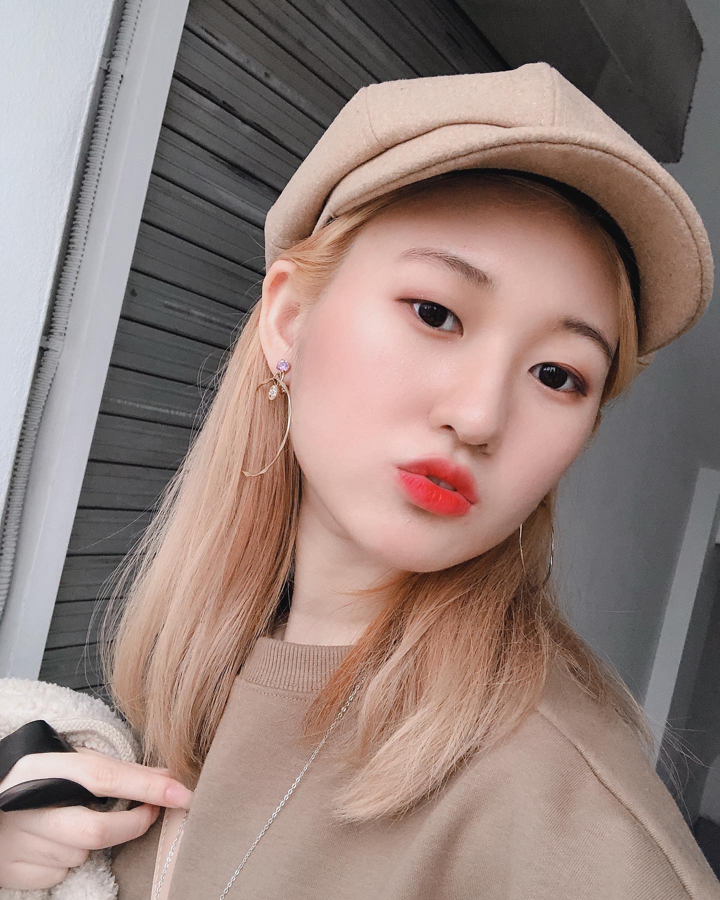 증명사진 찍고 나옴