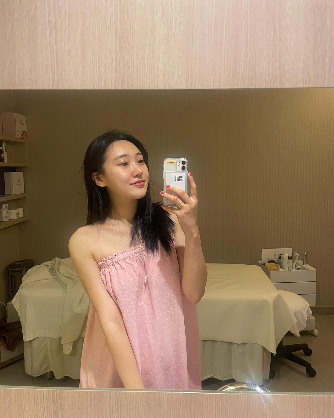 나는세라’s Instagram post: “#협찬 센텀 미인가 첫 방문🏩 입구부터 보여지는 원장님의 수많은 상장들과 여가부 표창장에 괜히 경락으로 유명한 곳이 아니구나 싶었어요. 알고 보니 미인가