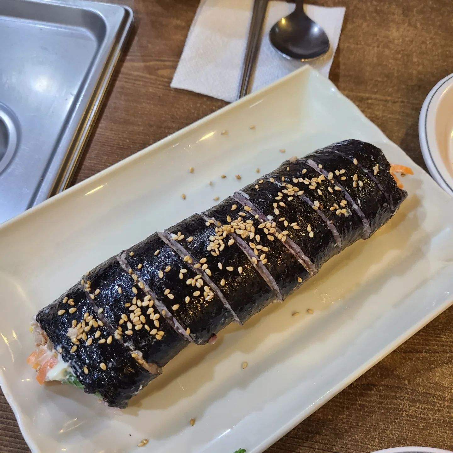 🔱고른햇살🔱

이번엔 안암맛집 입니다! 배달로도 종종 시켜먹는 단골 맛집이에요ㅎㅎ

🎈참치김밥 3,500원

참치 가득 김밥을 좋아하신다면 여기입니다! 고소한 마요네즈와 참치폭탄의 조합으로 한 줄 뚝딱입니다🤤

🎈치즈라볶이 5,000원

매콤달달한 양념에 쭉쭉 늘어나는 모짜렐라치즈는 뭐 말이 필요없이 맛있습니다ㅎㅎ 

🎈쫄면 5,000원

상큼한 소스와 신선한 야채, 쫄깃한 면을 버무려 한 입 후루룩하면 김밥과 라볶이가 소화되는 기분이에요🤪

안암에 오신다면 방문해보시길 추천드리는 맛집입니다👍

☎️ 02-953-3394
🪧 서울 성북구 개운사길 14
⏰️ 매일 AM 06:30 - PM 23:30

.
.
.
#안암맛집 #고대맛집추천 #고른햇살 #참치김밥 #치즈라볶이 #쫄면맛집 #서울맛집 #먹스타 #맛스타 #먹팔맞팔 #댓글 #디엠 #찐소통 #좋아요 #환영합니다❤️