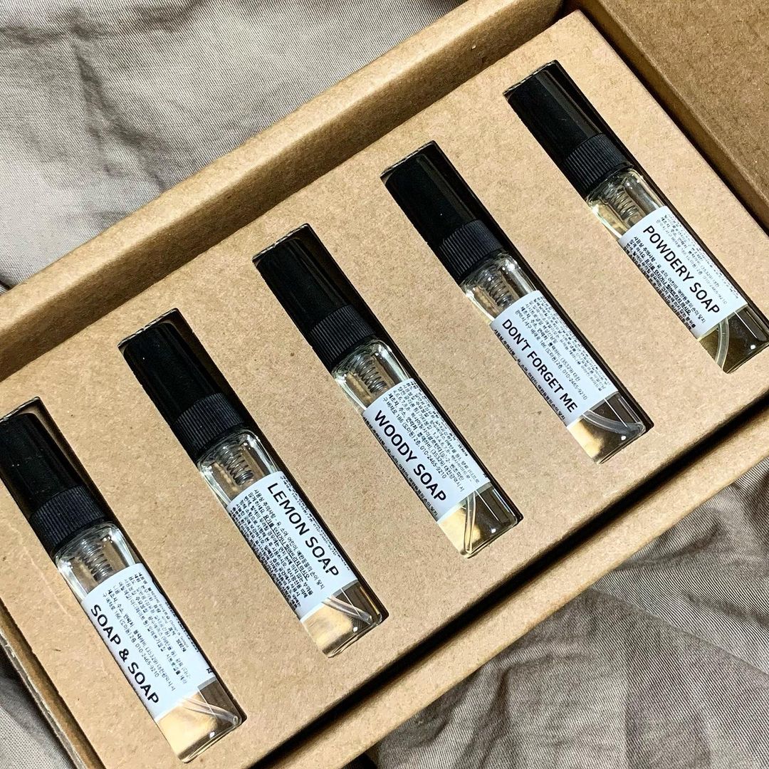 이네스피 on Instagram: “#협찬 사탕수수를 직접 발효시켜 만든 비누향 퍼퓸 향수예요 🧼🤍 향 구성이 많아서 선물하기도 좋고 그 날에 기분에 따라 원하는 향기를 뿌릴 수 있어요