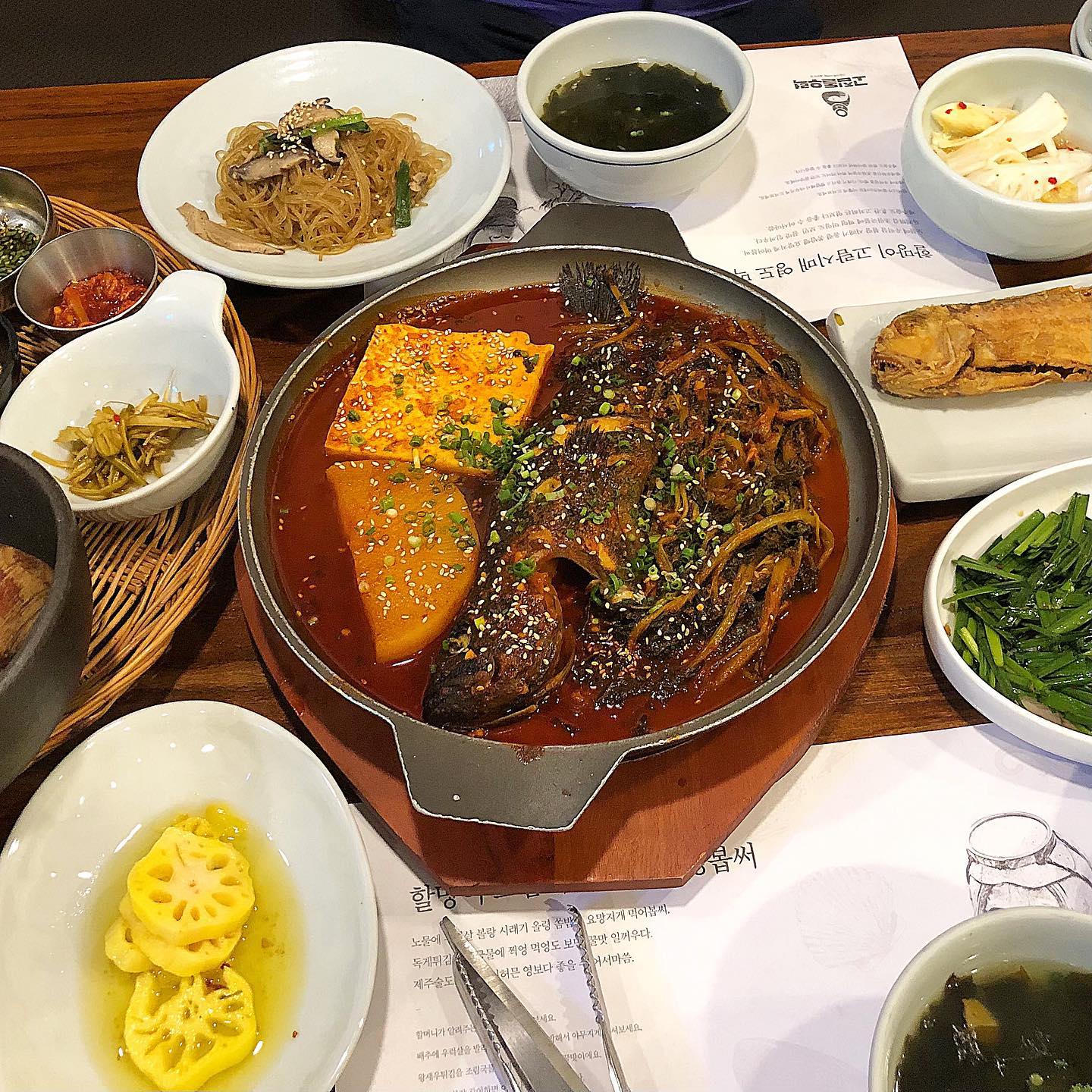 제주 여행첫날 지친몸 이끌고 찾아간 고집돌우럭🐟
살짝 매콤한 우럭찜 또 먹고싶다아😋
직원분들도 엄청 친절하셔서 다음에 또 가고싶은곳