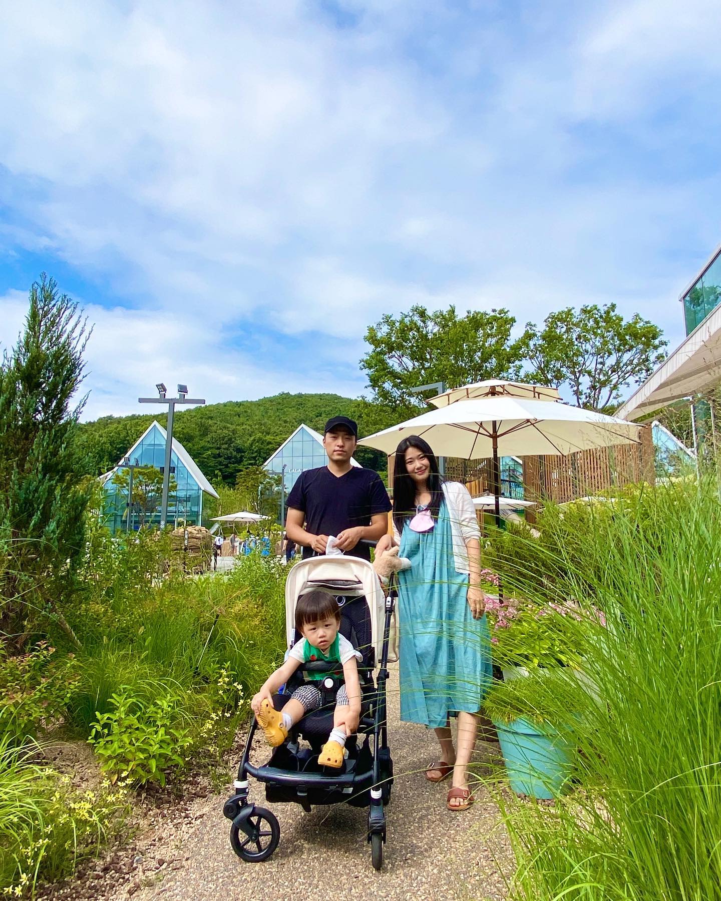 너무 귀한 #가족사진 👨‍👩‍👦

오늘도 함께한 별이네가족💛

편의 시설도 잘되있고, 넓고 깨끗한
#아기랑 가기 좋은곳 발견👀

맛있는 것도 먹고
사진도 찍은 기분 좋은 하루ෆ⃛