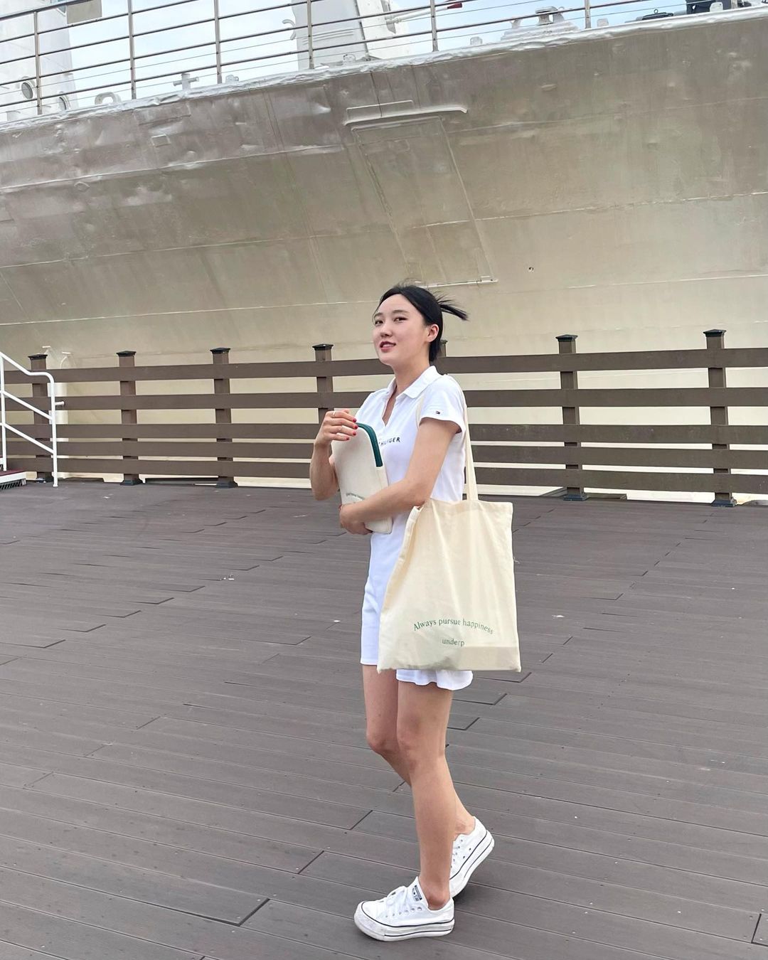 나는세라 on Instagram: “#협찬 우당탕탕 주인때문에 성할 날 없는 아이패드에게 폭신하고 보드라운 집이 생겼어요🏡 군더더기 없는 케이스 디자인에 깔끔한 마감까지, 볼 때마다 마음이 편