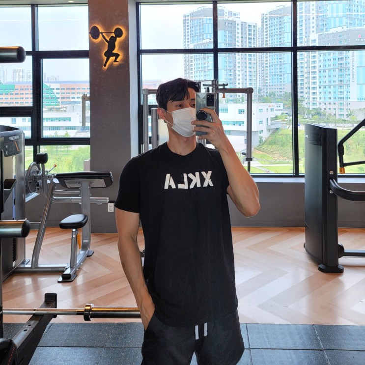 남자 머슬핏 반팔 티셔츠 XKLA 엑스클라 First Edition으로 특별하게