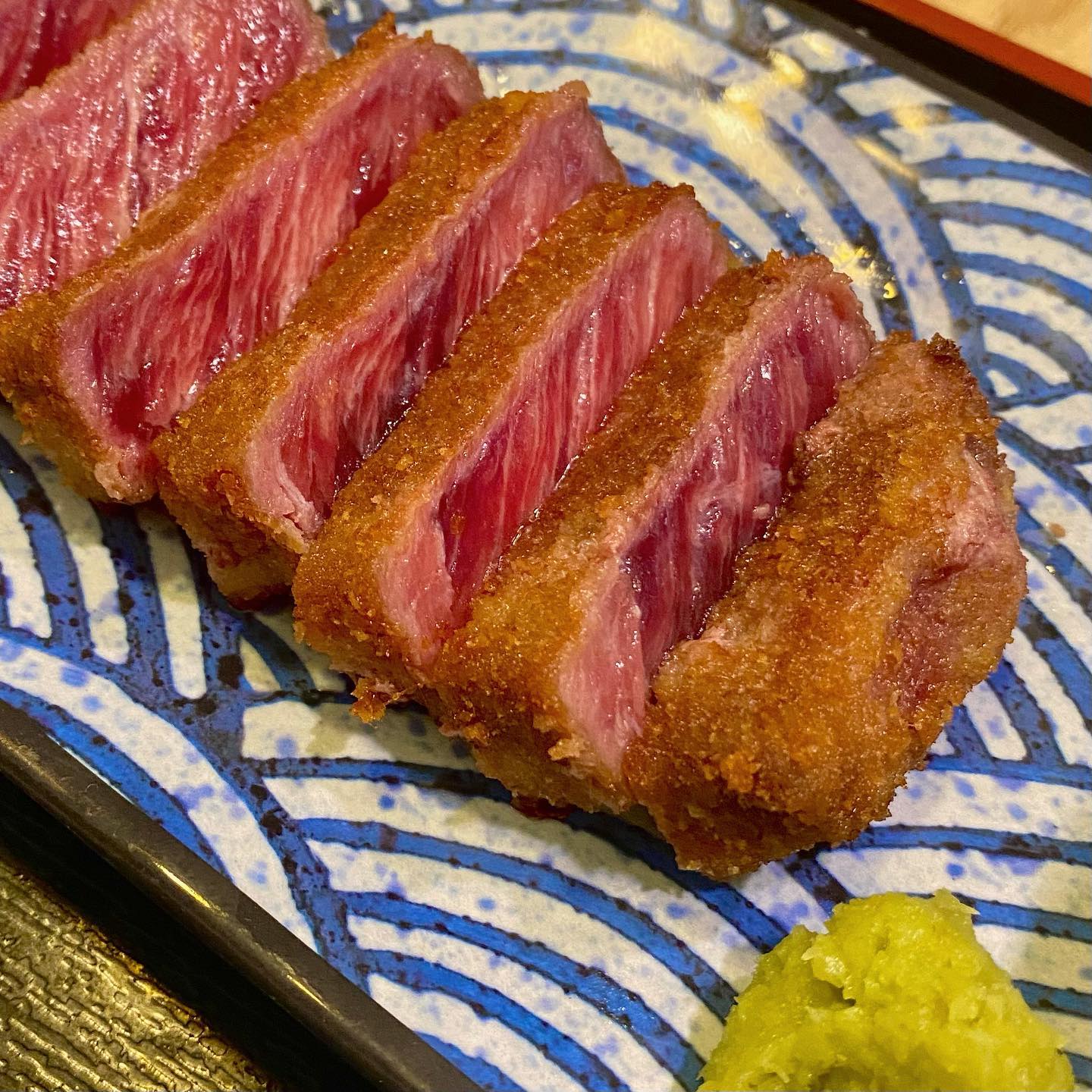 🧡#수내역 백식당

회사 앞 규카츠 맛집! 
고기가 굉장히 부드러워서 너무 맛있다..🤤 
다만 최근에 가격이 많이 올라서 요즘엔 잘 못가게됨 ㅠㅠ 
아쉬워,,
그래도 규카츠 못 잃어서 팀 회식하면 꼭 가는곳 키키~ 
내 돈 아니지롱

🏠주소
경기 성남시 분당구 백현로101번길 16 대덕프라자 1층 백식당 직영본점 

💸메뉴/가격
규카츠 정식(160g) 15,000원

⏱운영시간
매일 11:00-22:00
❗️15:00-16:30 브레이크타임❗️

#수내맛집 #수내역맛집 #수내동 #수내동맛집 #규카츠 #규카츠정식 #규카츠맛집 #백식당 #일식 #맛집 #맛집추천 #맛스타그램 #맛집스타그램 #먹팔 #먹스타그램 #food #맞팔 #소고기