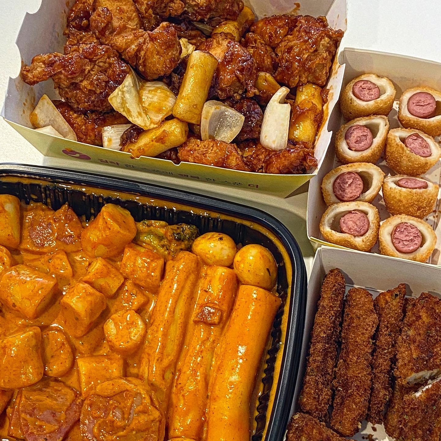  “#협찬 🍗걸작떡볶이치킨 🍽메뉴: 로제가래떡닭세트, 쫀도그, 오징어스틱 🟡리뷰 지난번에 걸작 가래떡볶이 먹고 로제가래떡 나오면 대박 터질 것 같다고 생각했는데 찐으로 출시됐어요😍😍 설레는 마음으로 바로 주문 ㄱㄱ! 배달의 민족에서 25일까지…”