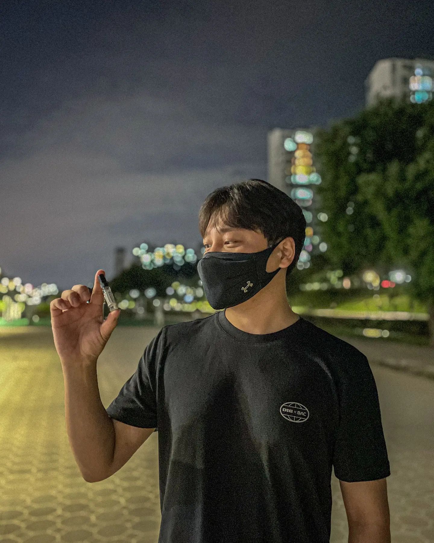 “런닝하기 너무 좋은 날씨 #제품제공 x @blackhobby_official 2주 100km 챌린지를 성공하고 간만에 디시 런닝🏃‍♂️ 요즘같이 습한날 런닝하고나면 온 몸이 땀 범벅인데 블랙하비 향수는 작고 가벼워서 돌아오는 길에 상쾌하게…”
