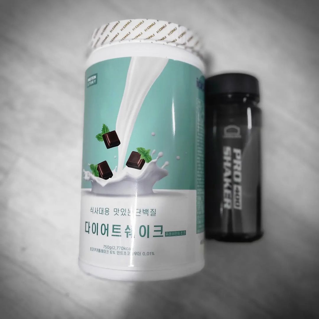 먹술랭 on Instagram: “. #광고 오늘은 식사대용 맛있는 단백질 다이어트 쉐이크를 프로틴스토리에서 좋은기회를 주셔서 리뷰하게 되었습니다 식사하기 귀찮은 요즘 간편하게 우유 또는 두유