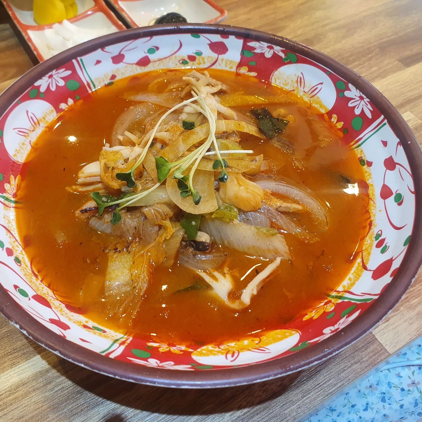 병원갔다가 눈에들어와서 온곳 짬뽕오랜만이양 ㅎㅎ 맛있게먹겠습니당
.
.
.
#여수맛집 #도야짬뽕 #여서동맛집 #중화요리맛집 #짬뽕맛집 #여서동도야짬봉 #여수짬뽕 #여서동중식