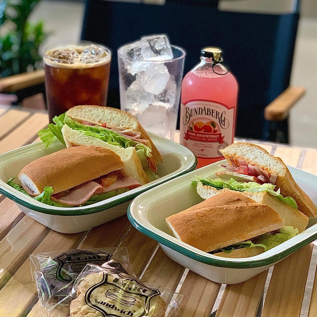 ✨쩝쩝박사 얌뚜✨ on Instagram: “#광고 📍로드 샌드위치 본점 📍서울 강동구 상암로 146 로드샌드위치 본점 동네에 맛있는 샌드위치 가게가 생겨 슝 갔다왔다ʚ◡̈ɞ 매장 인테리어가 캠핑