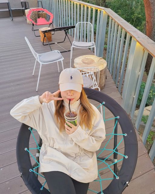 INTJ-T 미블리의 : 다이어트 일상 공구 on Instagram: "평화로운 쉼터🏕 복장은 누가 보면 🙃🙃 운동하고 왔거나 등산 한줄 알겠지만 그냥 편한게 최고인 저의 마실룩 이에요😚 집에서 멀지도