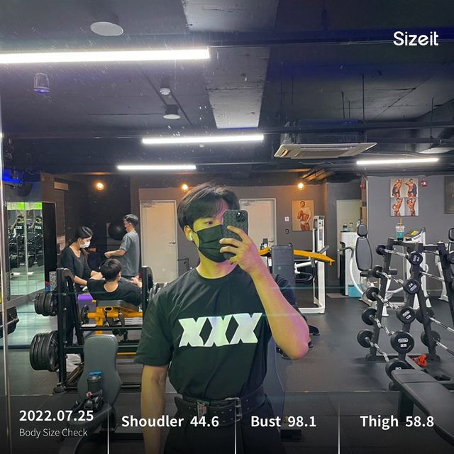 종 찬 on Instagram: "#광고 간단하게 신체 사이즈체크 #사이즈잇 항상 눈바디, 인바디로만 신체 변화를 측정했는데 신체 사이즈를 측정하니까 변화를 더 쉽게 알 수 있어요💪 온라인