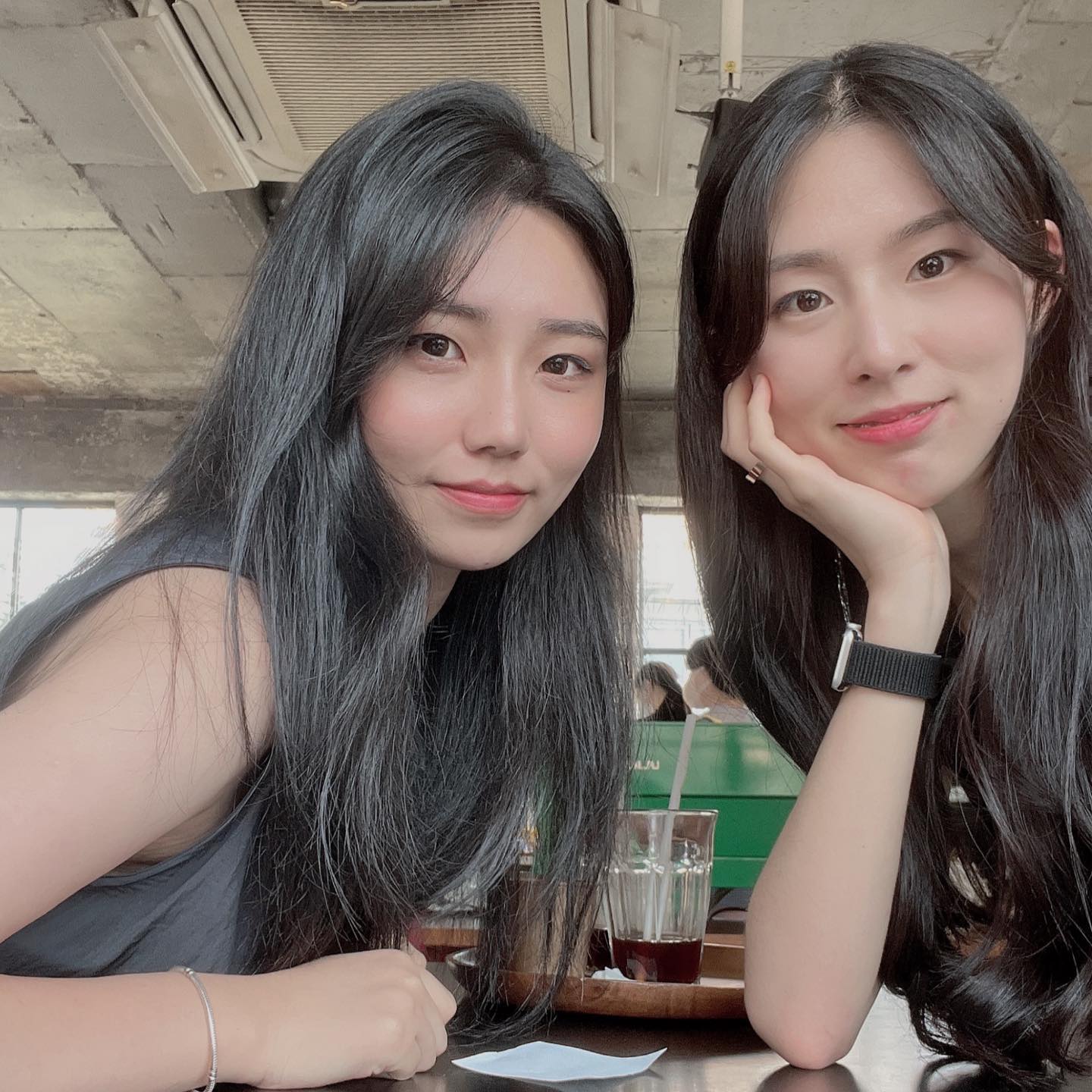 내 쿵짝 잘맞는 칭구 
하루종일 수다 떨 수 있어 👭