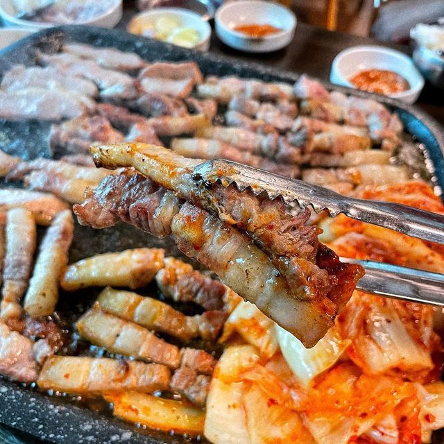 먹도리🍽💙 on Instagram: "협찬) 단체모임에 딱인 여주 고기맛집🤍 🐖 하르방 📍 경기 여주시 북내면 상교3길 56-37 🚗 주차가능 울님들 주말 다들 잘 보내셨나용?🥹 오늘 비가 진짜 많이오
