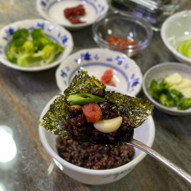 코즈🤎 on Instagram: "‘끼닛’ 에서 불젓갈 명란/낙지 젓갈을 먹는 이유 밥과 먹었을때 톡쏘는 매운맛이 아주 매력적이네요😍 무더위 밥맛을 잃었지만 불젓갈 덕분에 입맛을 찾았어요❤️
