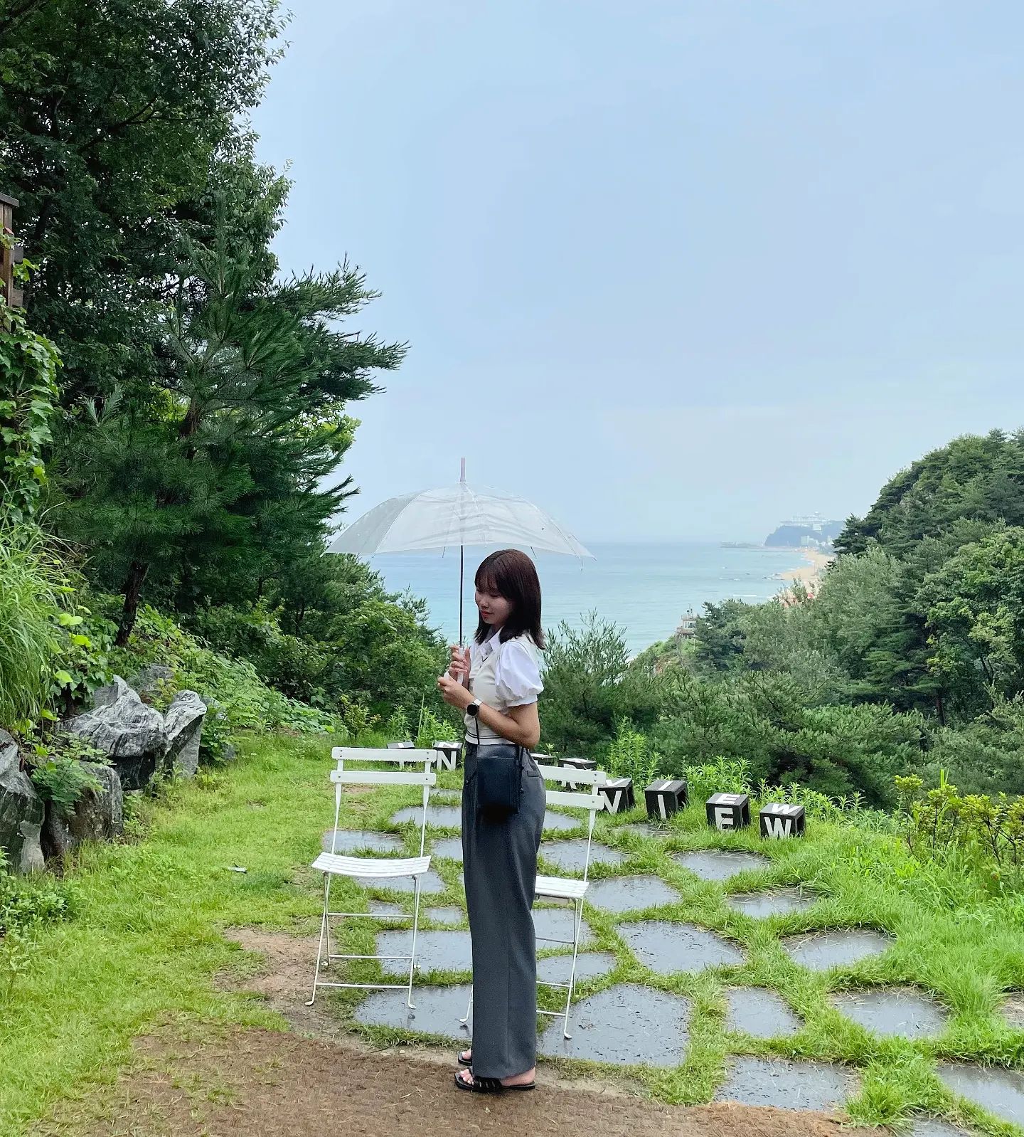 우산은 애교,,