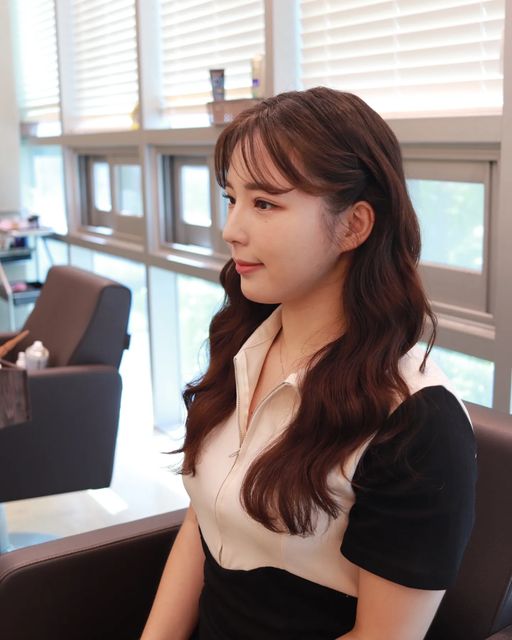 다다,여행 on Instagram: "#협찬 #어바웃뷰비붐비나 예쁜데일리 메이크업하고 사진찍고싶어서 방문했는데 헤메코 진짜 너무 예쁘고 잘해주셔서 무보정 그대로 담았어요! 이날 엄청엄청 더운날