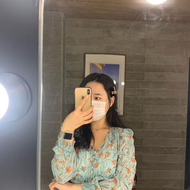 고가은 on Instagram: "#광고 #협찬문의dm 아무 옷에나 다 어울려서 좋은 밀레니즈루프 스트랩 실버 자석으로 착 붙여서 3초만에 편리한 착용 가능❤️❤️ 비슷한 종류 스트랩 가장자