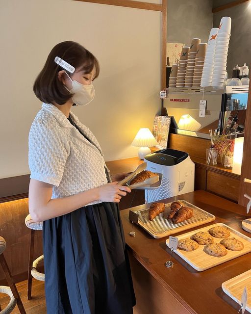 度熺 on Instagram: "늦게나마 올려보는 #아키라커피 ☕️ #차이나타운#차이나타운카페#인천카페#임산부원피스#임산부일상#카페투어#카페추천#예비맘 ❤︎"