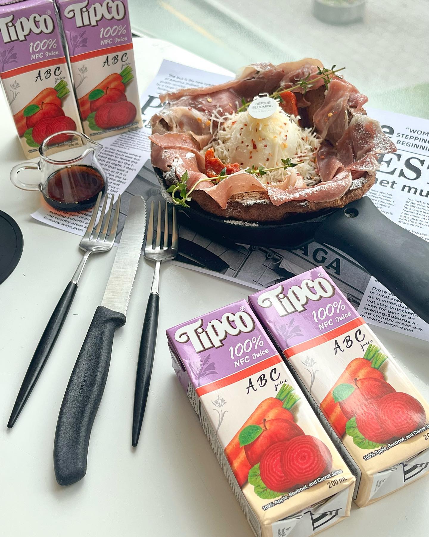 #협찬 #제품제공 tipcojuice 

요즘 즐겨 마시는 착즙주스🧃 
#팁코 #ABC주스 

🍎사과, 비트, 당근을 원물 그대로 착즙! 
🥕풍부한 식이섬유와 저칼로리 (65kcal/200ml) 로 다이어트 식단과 함께!
🍎사과 5: 비트2: 당근 3 맛의 황금비율로 달달하게!
🥕마켓컬리와 쿠팡에서 ‘착즙주스’ 누적 후기 1위인 팁코주스!
🍎물 한 방울 없이 원물 그대로 착즙한 100% NFC 주스! (원물고유의 맛과 영양소를 그대로 섭취가능한 프리미엄 주스)

요즘 같이 너무 덥고 금방 지칠때 
#팁코주스 추천드려요 :)🌤😎

#팁코abc #프리미엄주스 #해독주스 #클린주스 #야채주스 #음료추천 #추천템 #세계3대건강주스 #쿠팡주스 #tipco