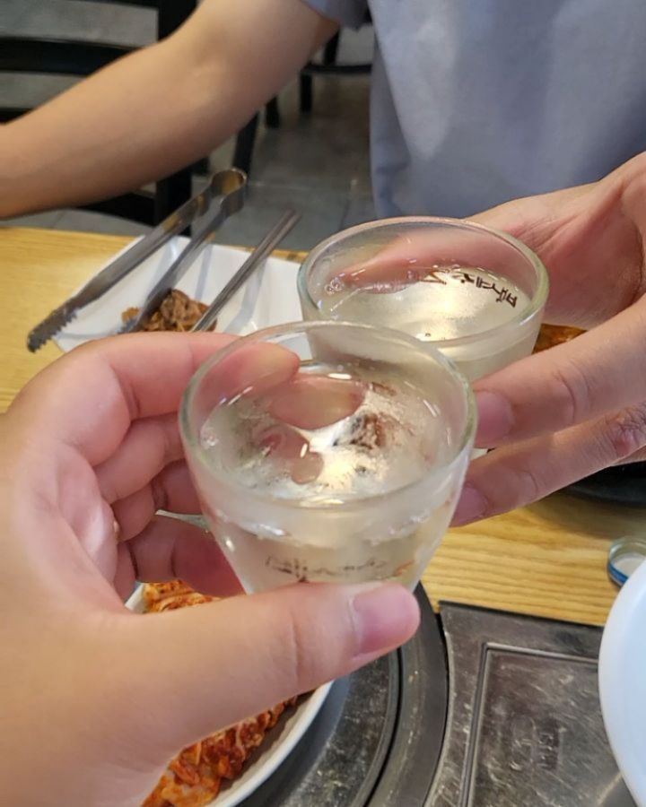 📍#명품청기와감자탕 #뼈해장국맛집
2시간 러닝하고 뼈다귀해장국에 청하 한잔..... ❤️ 요즘 청하 왤케 맛있져?😍 아무튼..... 이게 행복이다....... #소확행