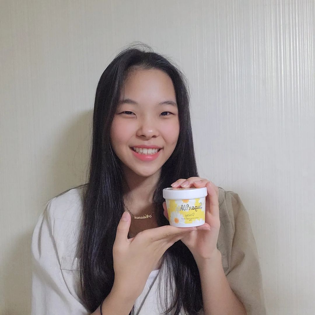 노하은 (No Ha Eun) on Instagram: “_ #광고 프라이멀 엘리먼츠 데이지 슈가휩 🌝 보고 데이지 모양이 너무 귀여워서 반했네요 ㅎㅎ 신개념 크림 제형의 슈가 스크럽 제품이라고 해요. 스크럽 / 워