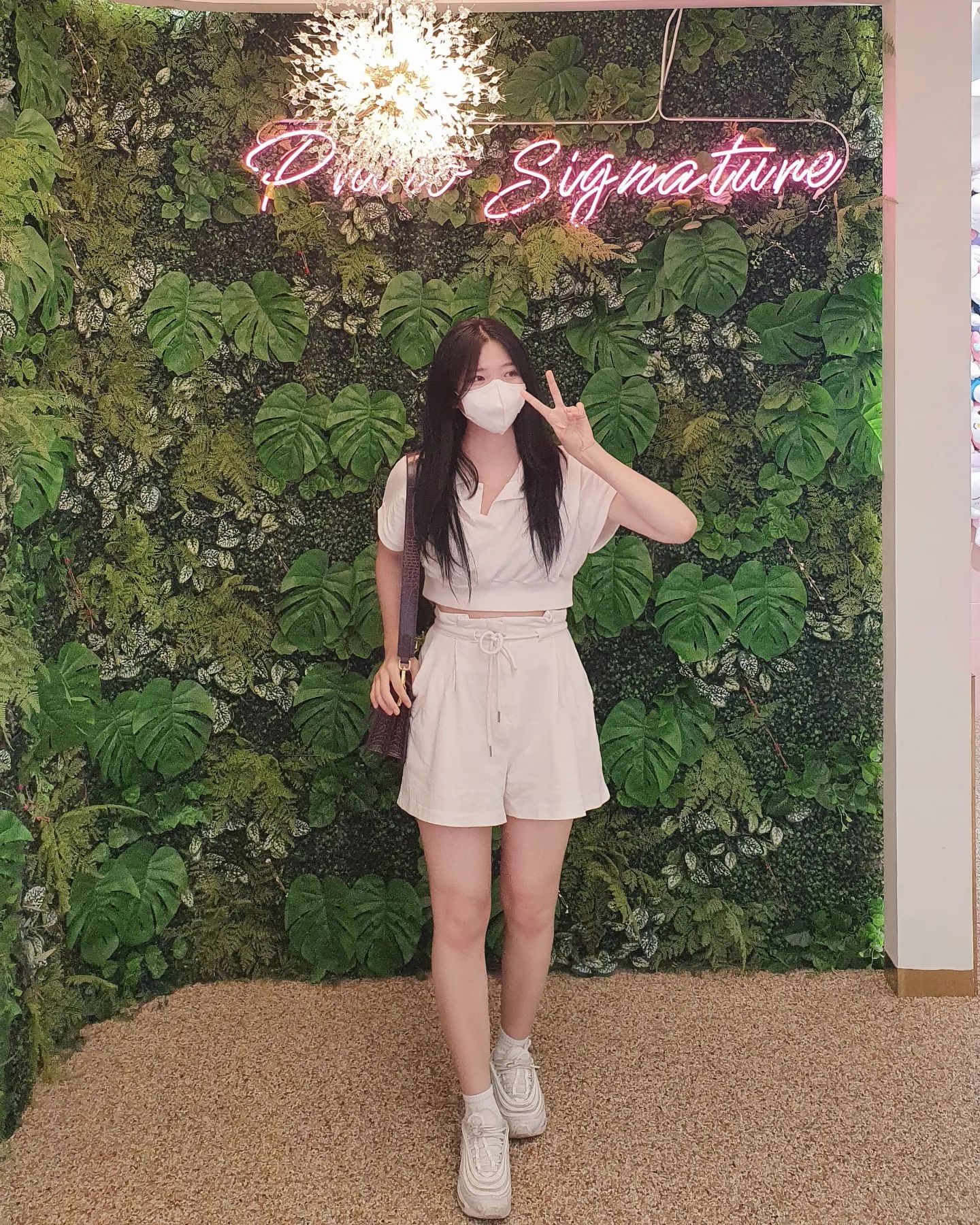 안녕하세요 저두 올화이트가 욕심났습니당 🤍
어제 친구랑 동명동 놀러 갔다가 인생네컷도 찍고왔어요 지금도 동명동 가는 길 ❣️