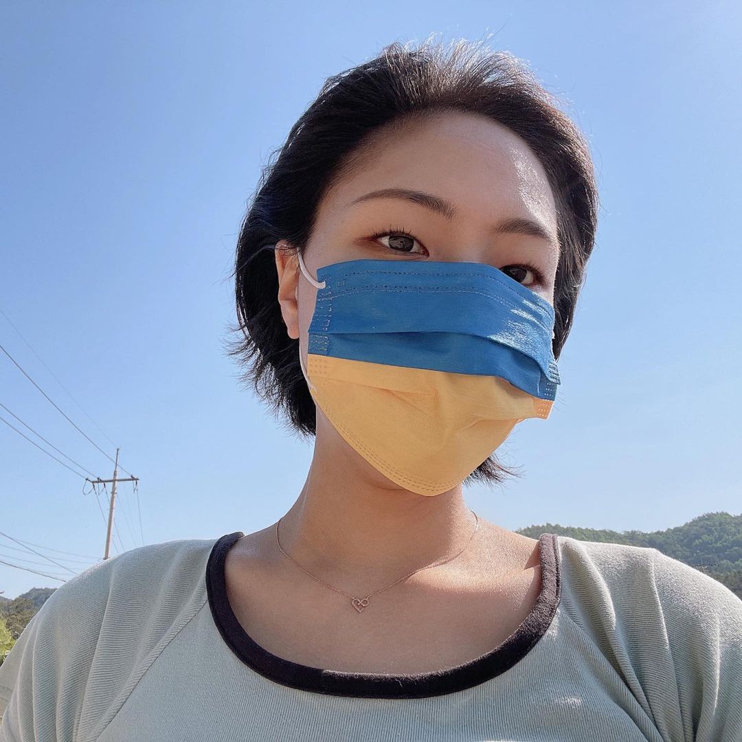김현수 on Instagram: “바른마스크X우크라이나 종전 캠페인🇺🇦 우크라이나 국민들을 위해 종전을 염원하며 응원의 메세지를 보내고자 게시물 작성을 하게되었어요 :) 여러분들도 #우크라이