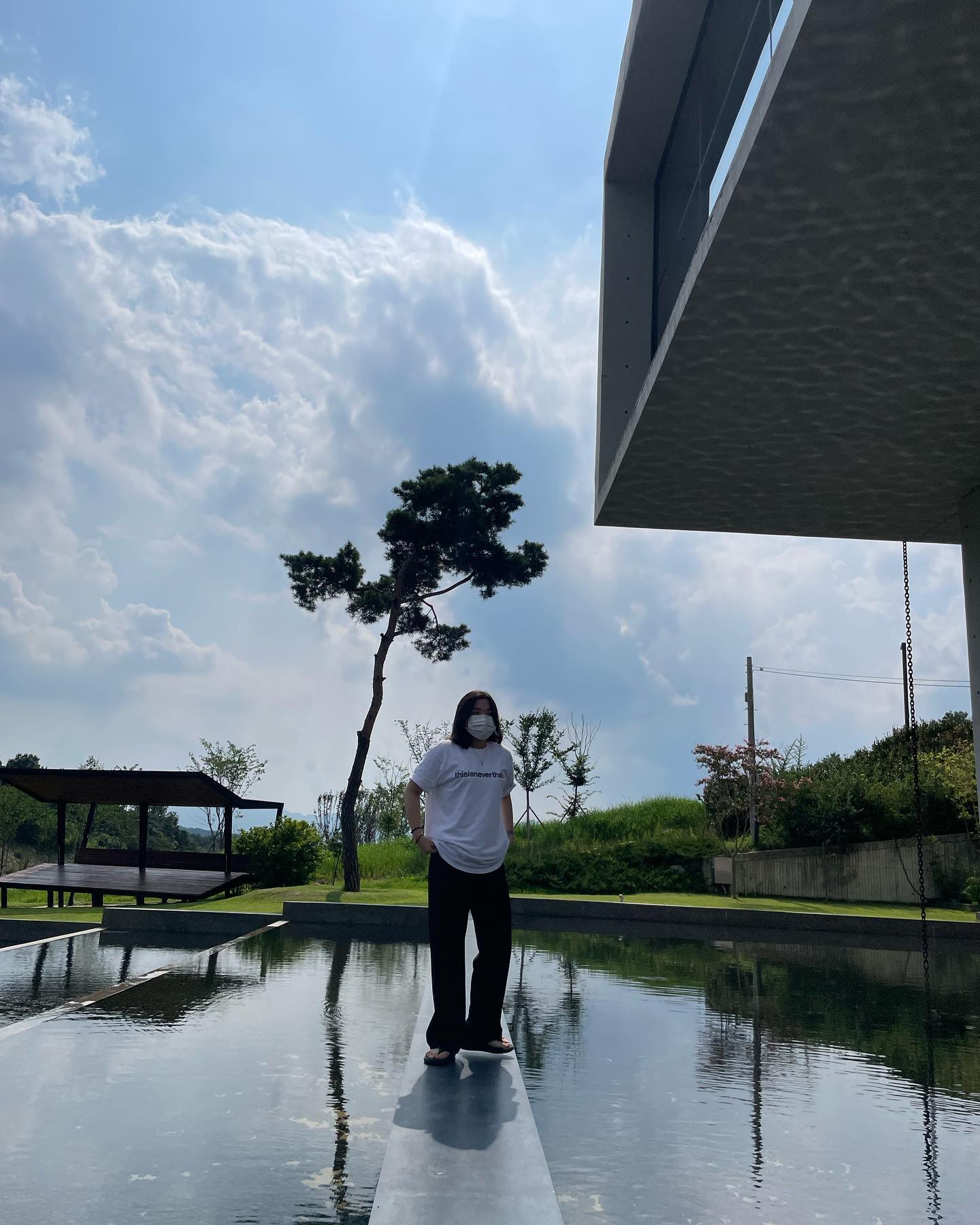 취미활동 미술 전시 구경하기 + 사진찍기
여름 너무 싫어.. 37도가 뭐에요.. 긴바지 버려 반바지로 통일 그리고 오늘도 저는 떡볶이에 행복을 얻습니다