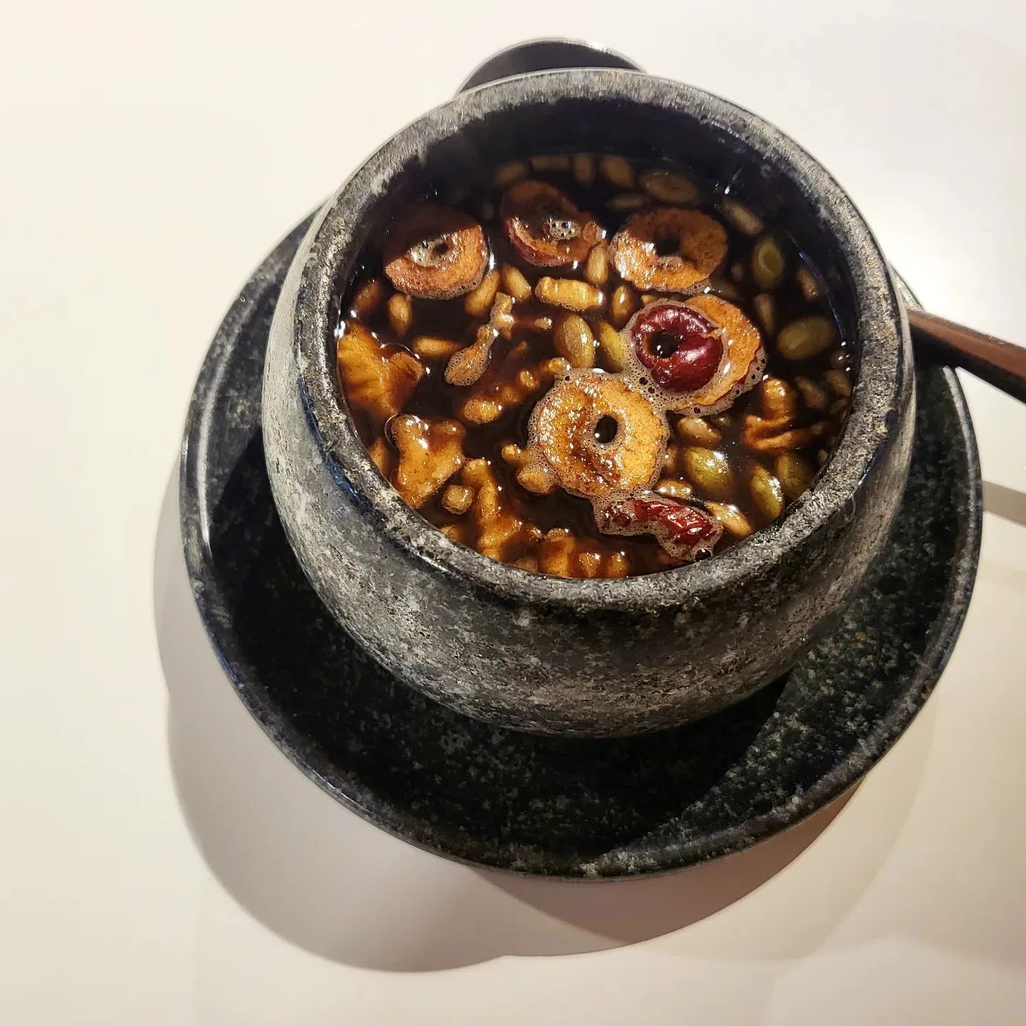 마이산 입구까지만 왔다가
쌍화탕 한잔☕️
.
아주 찐~한게 너무 좋았던😁
.
각자 마시는데 집중하는 부녀샷 한컷~