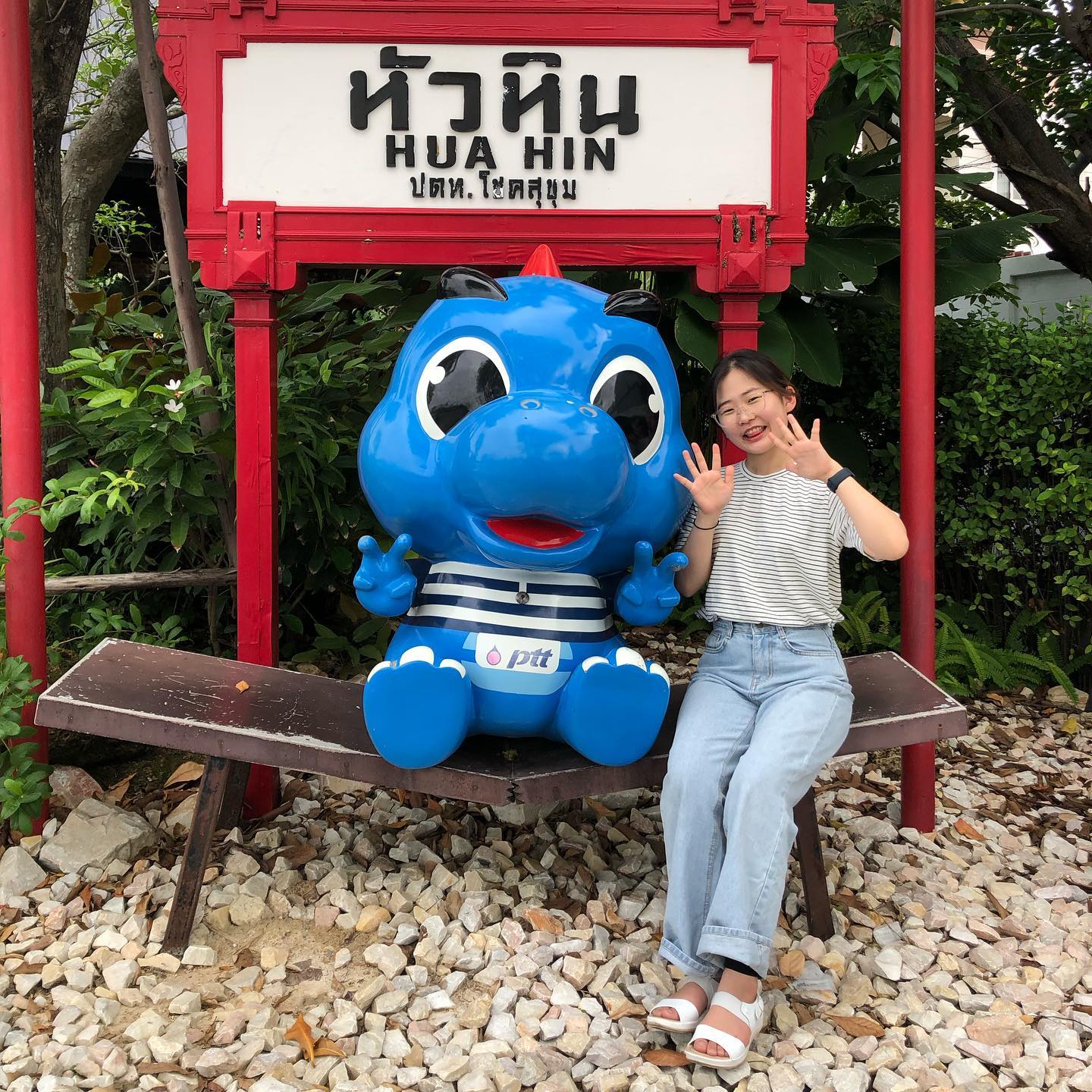 22.08.05 🇹🇭 Day3
오마오마한 이동데이..!
화장실가려고 들린 휴게소에서 사진 찍고, 사진 찍고, 사진 찍고ㅋㅋㅋ
중간에 들렀던 백화점에서 짱맛있었던 쌀국수랑, 음료 두개 시킨것도, 음식 쇼핑 왕창 한 것도 전부 다 추억저장😎

Huahin 🔜 Sukhothai

#태국 #한달살기#8시간 #후아힌 #숙곳하이