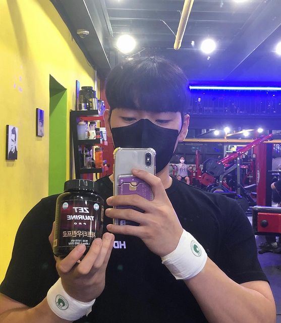 운동하는 취준생 on Instagram: "#오운완 #운동일지 #벌크업 드디어 머리 뚜껑 원판 없애서 몸이 가벼워진 느낌😊 머리카락 없앴다고 조상님이 빈 봉 들어주는 느낌이 난다🏋🏻‍♂️ 하지만
